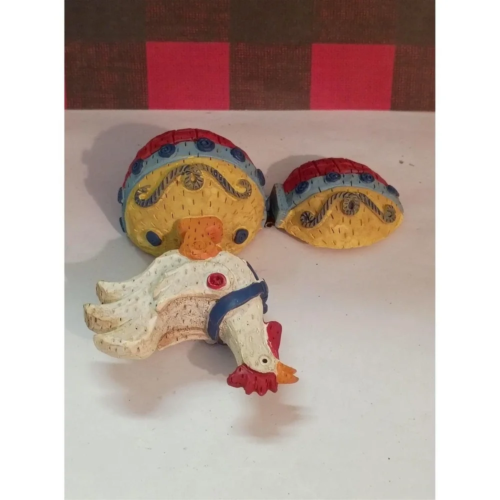 Vintage Style Resin Rooster Hinged Trinket‎ Box Figurine with Hidden Chick Star